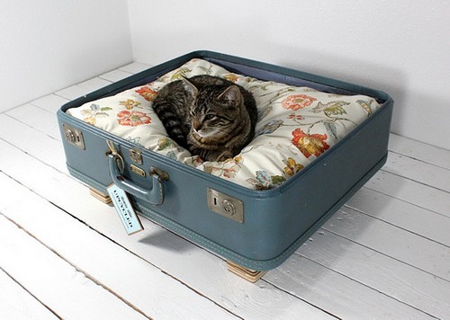 место для сна в виде чемодана