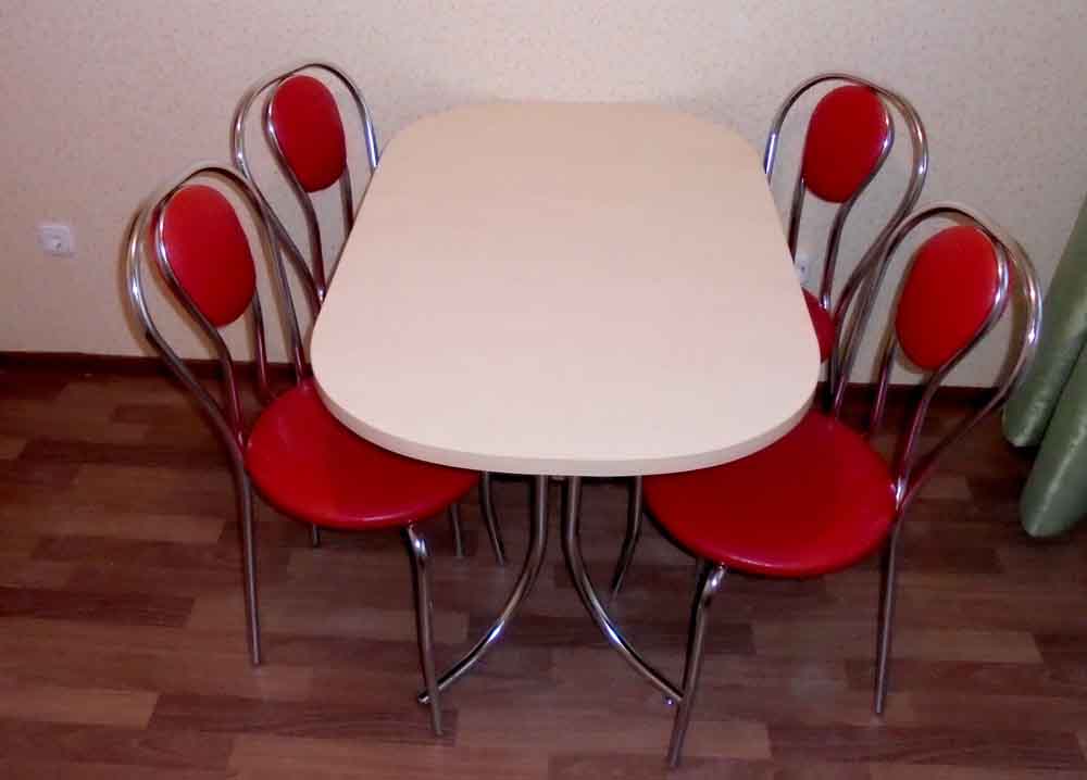 Кухонные стула б у. Столы и стулья для кухни. Кухонный стол и стулья. Кухонные столы и стулья для кухни. Стол и стулья для маленькой кухни.