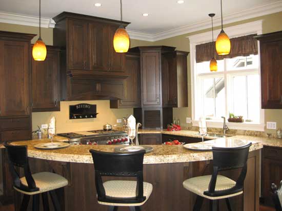 угловая кухня с барной стойкой