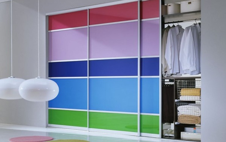 разноцветный шкаф-купе