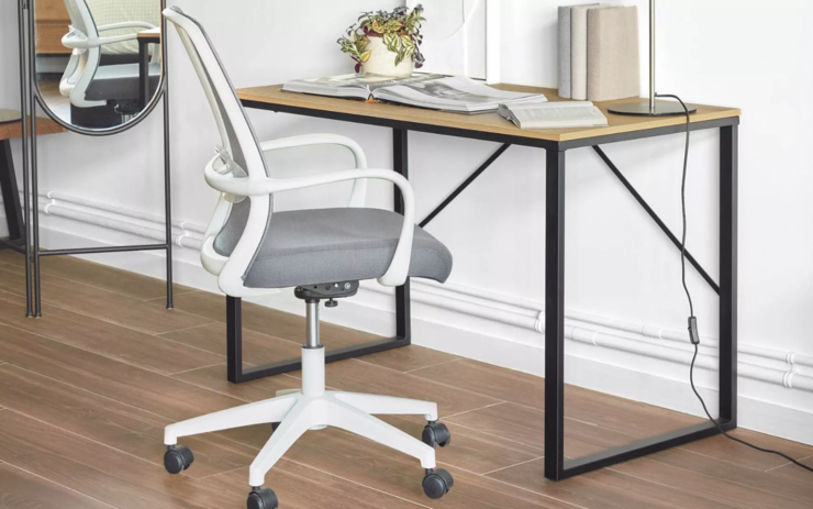 четыре кресла