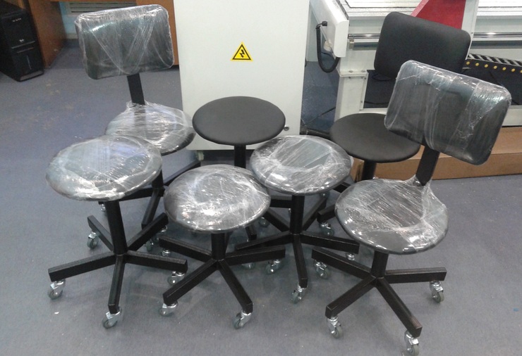 лабораторные стулья
