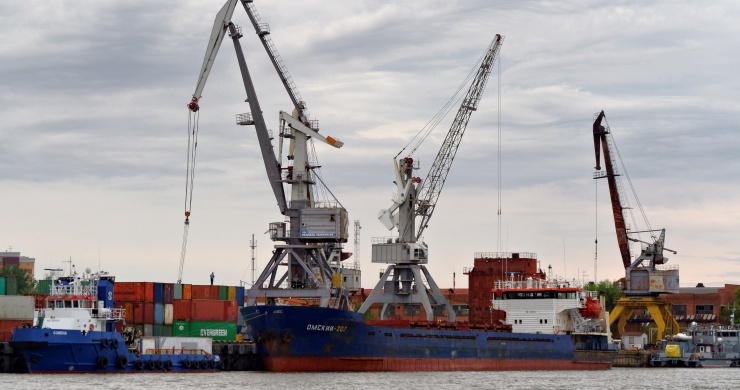 Astrakhan volga river p5101222 2200