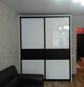 Shkaf kupe plastik i lakobel