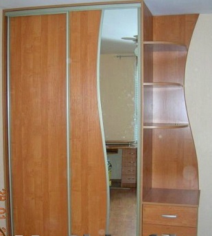 Shkaf kupe tsveta olha