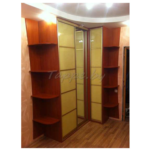 Shkaf uglovoy kupe