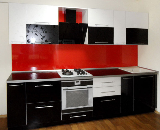 Kuhnya s kombinirovannymi cvetami 1 