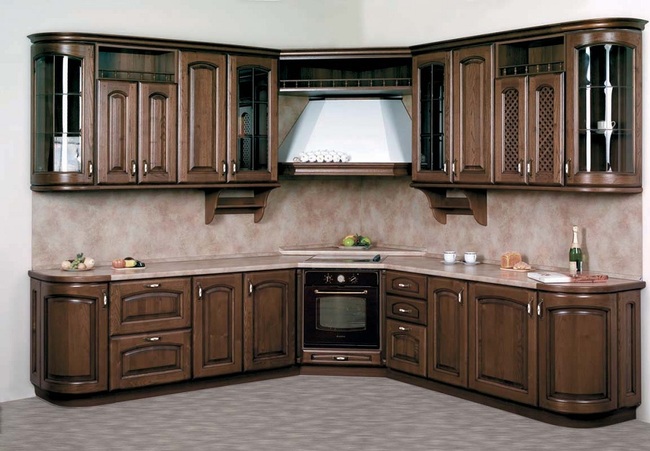 17 kuhnya s fasadami iz massiva 1