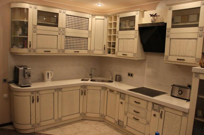 21 kuhnya s fasadami iz massiva 5