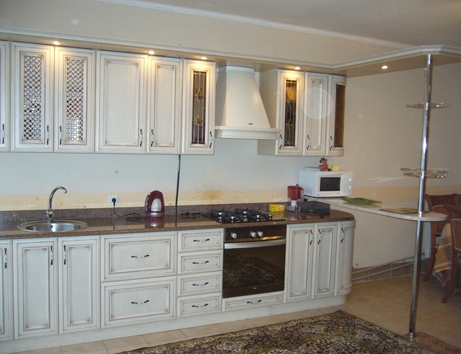 18 kuhnya s fasadami iz massiva 2