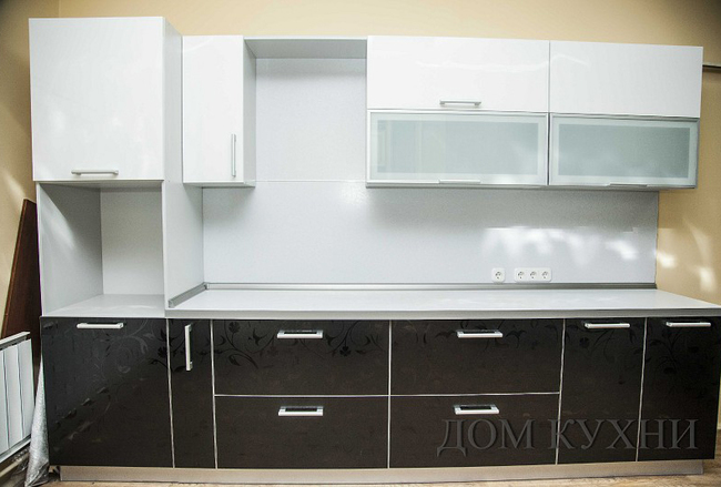 Kuhnya lineynaya cherno belaya 1 