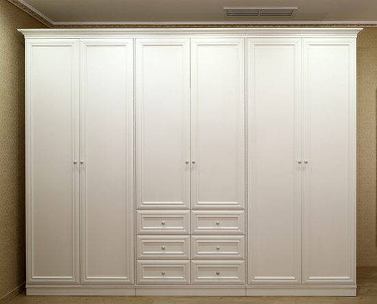 Shkaf S Raspashnymi Dveryami