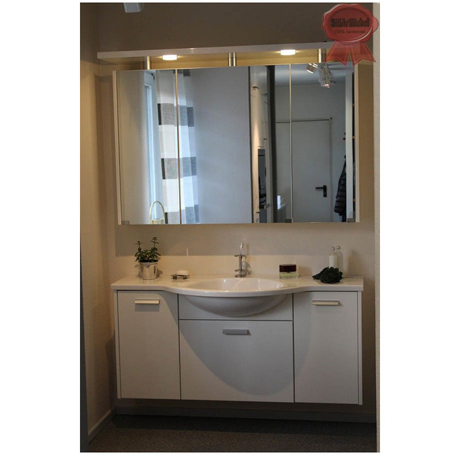 Tumba v vannuju stoleshnicej%281%29 1 