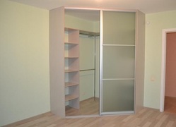 Uglovoi shkaf kupe trapetsiya