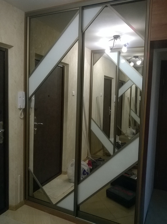 Zerkali v prihozhuyu