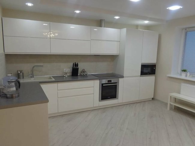 Uglovaya belaya bez ruchek