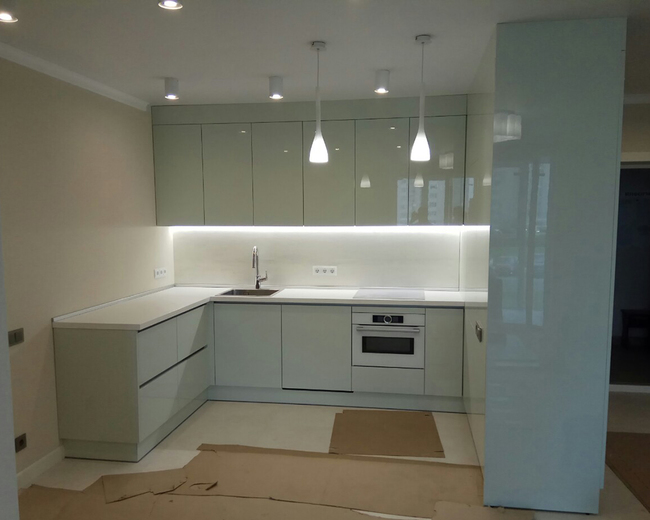 Belaya p obraznaya kuhnya