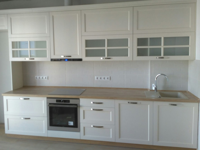 Pryamaya kuhnya fasady shpon duba