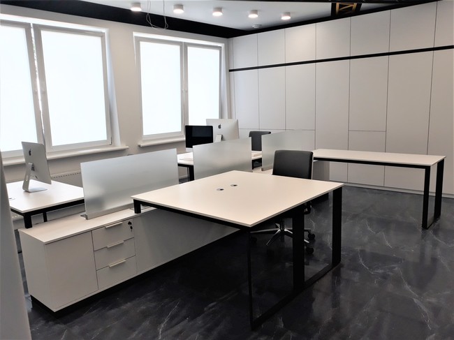 Belaya ofisnaya mebel