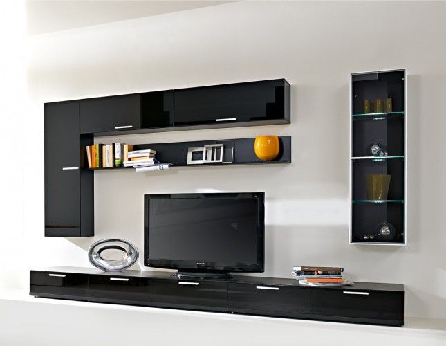 Chernaya gostinaya glyanets