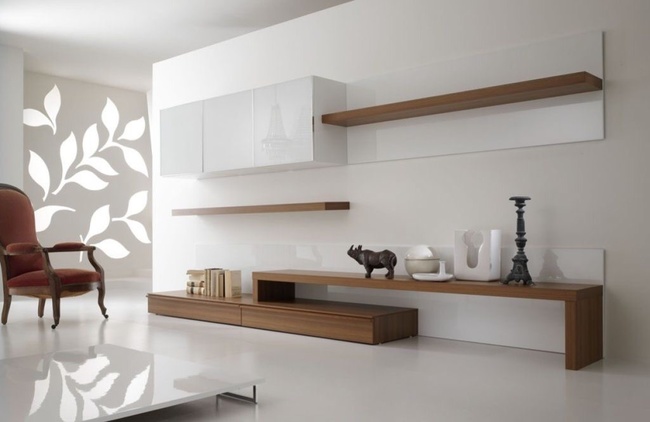 Belaya stenka v gostinuju