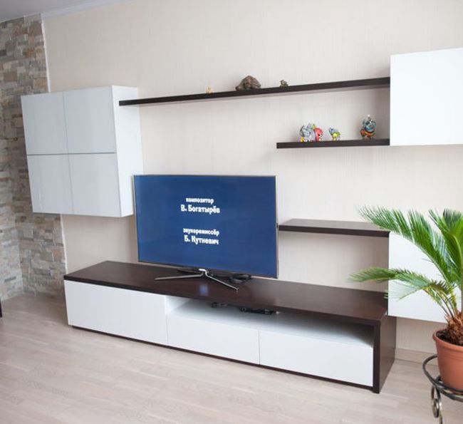 Stenka gorka v gostinnuy 8