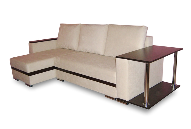 Bezhevyi uglovoi divan so stolom