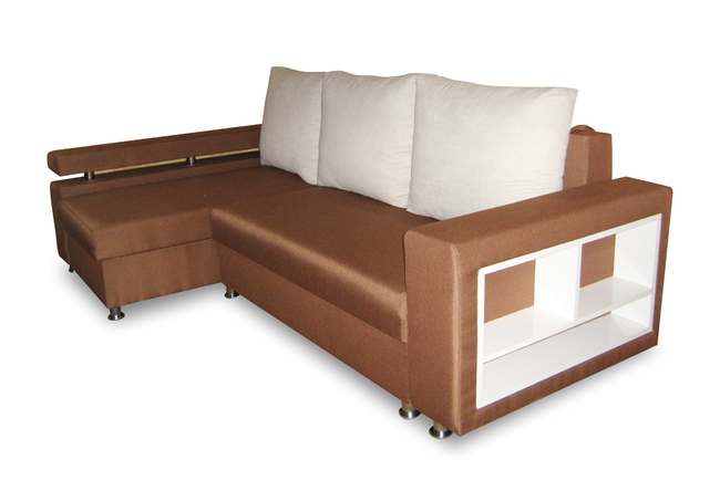 Uglovoi divan krovat s polkami na bokovine