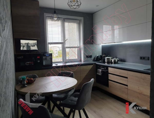 B37b kuhnya s antresolyami pod potolok 01%281%29 0 1 600x460h