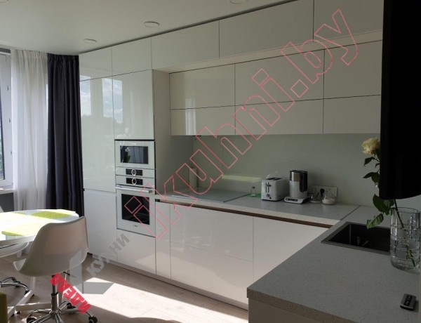 7679 vstroennaya kuhnya s ruchkami golo 03 1 0 1 600x460h